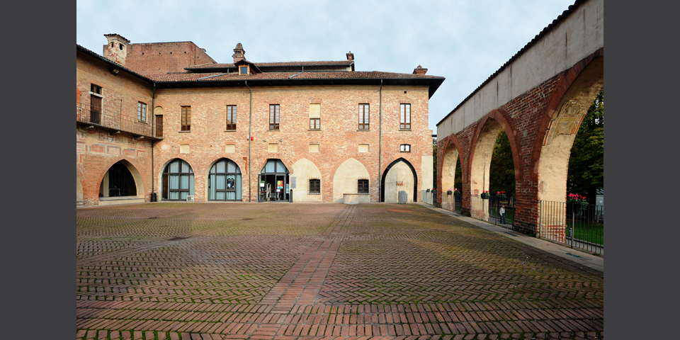 Abbiategrasso, Visconteo Castle, inner courtyard © Alberto Jona Falco