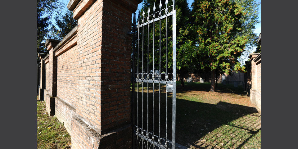 Pomponesco, entrance of the cemetery © Alberto Jona Falco