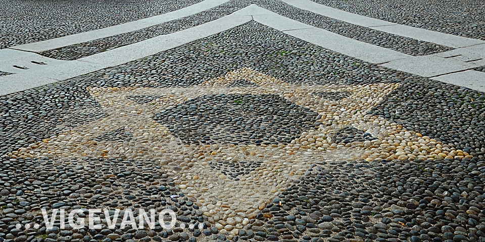 Vigevano, stella di David, particolare della pavimentazione della piazza © Alberto Jona Falco