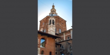 Pavia, vista del Duomo che spunta sopra il broletto © Alberto Jona Falco